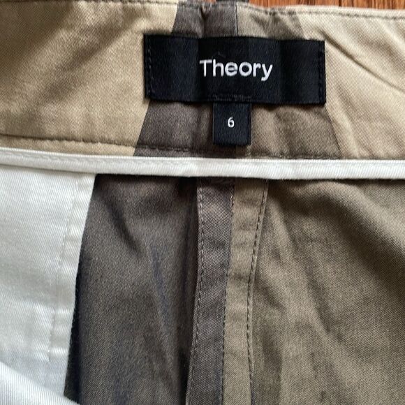 Theory Gray and Tan Plaid Cropped Capris Sz 6 - Picture 9 of 12